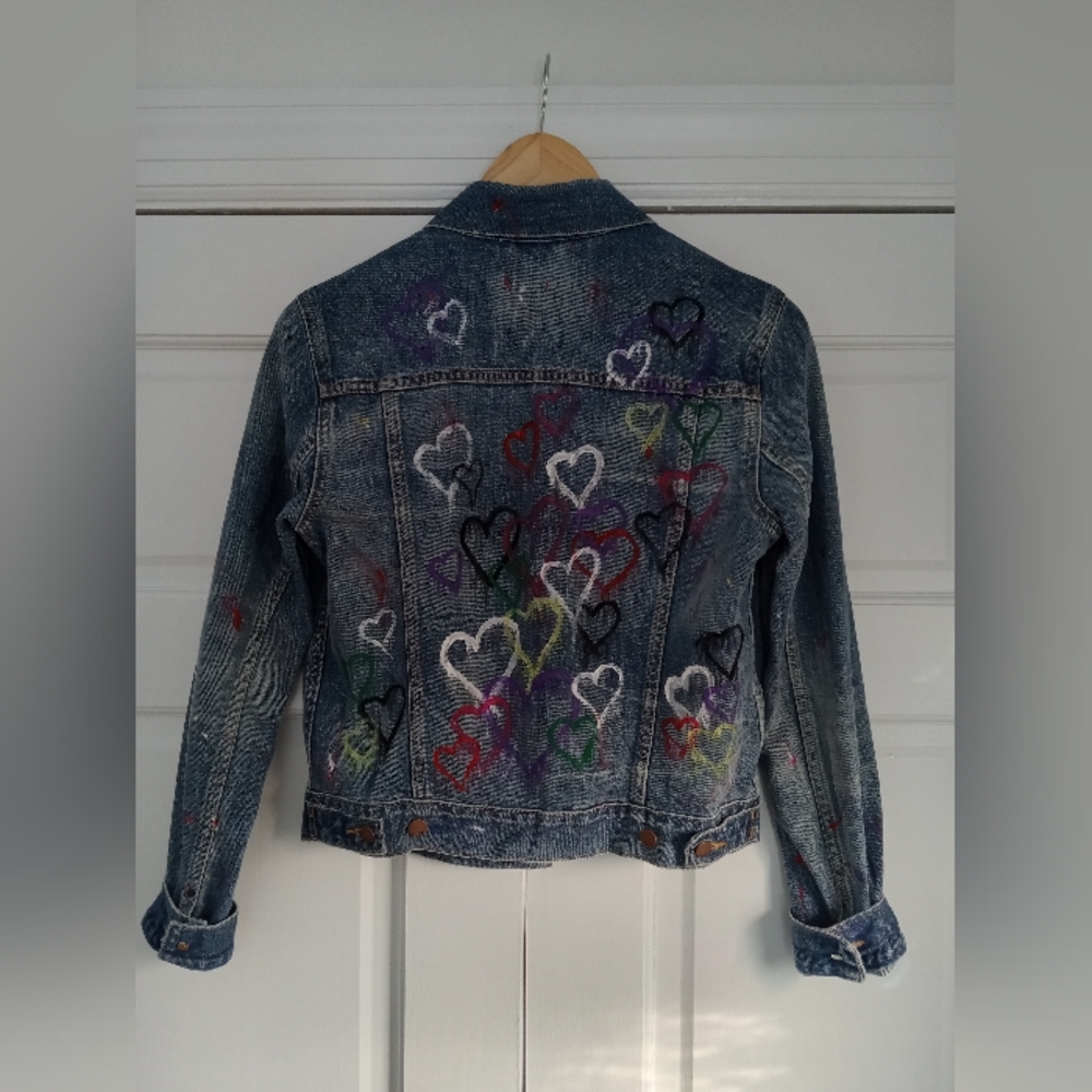 VINTAGE CUSTOM HAND PAINTED MULTICOLORED HEART GRAFFITI  BLUE DENIM JACKET XS